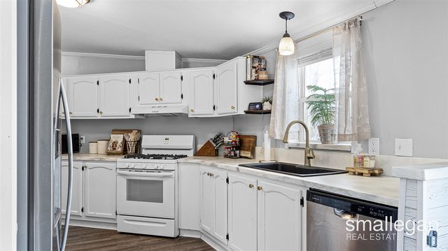 5393 15 Mile Road, Cedar Springs, MI 49319