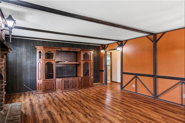 16670 Leavenworth Road, Basehor, KS 66007