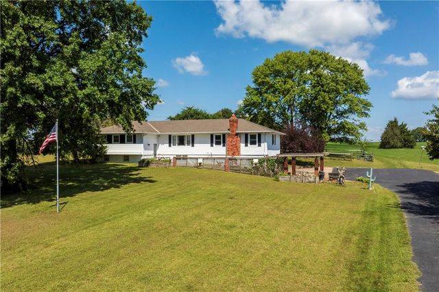 16670 Leavenworth Road, Basehor, KS 66007