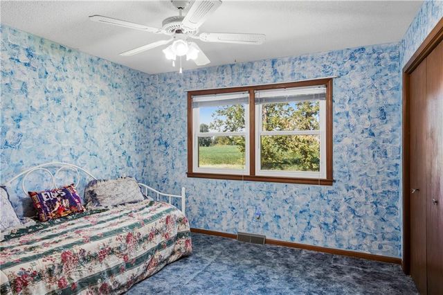 16670 Leavenworth Road, Basehor, KS 66007