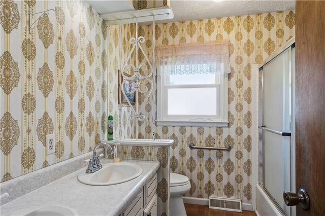 16670 Leavenworth Road, Basehor, KS 66007