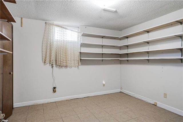 16670 Leavenworth Road, Basehor, KS 66007