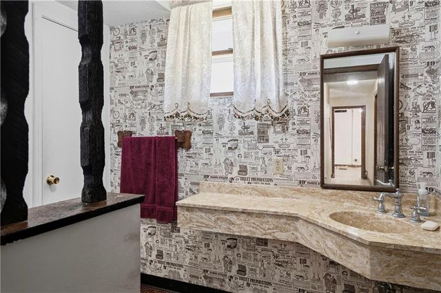 16670 Leavenworth Road, Basehor, KS 66007