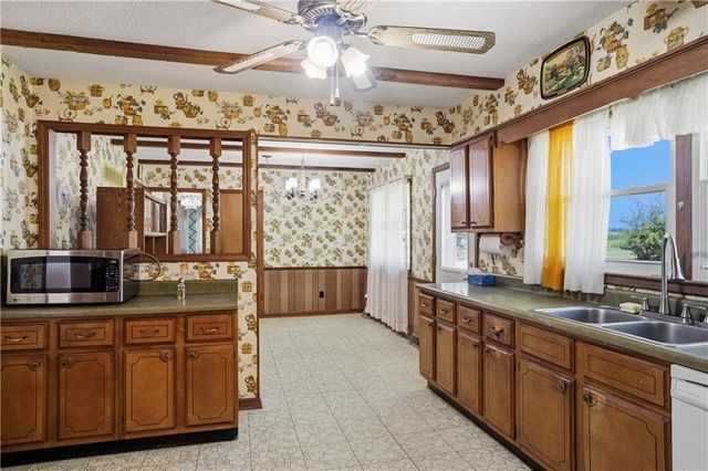 16670 Leavenworth Road, Basehor, KS 66007