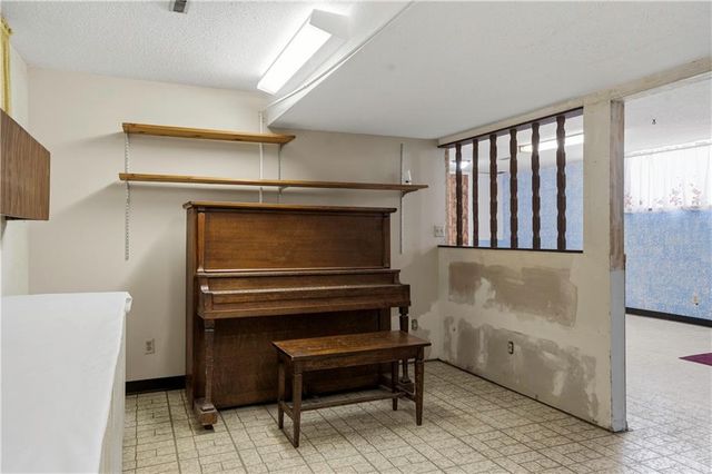16670 Leavenworth Road, Basehor, KS 66007