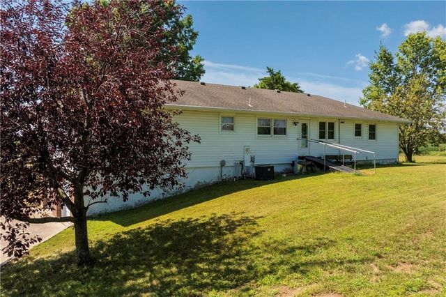 16670 Leavenworth Road, Basehor, KS 66007