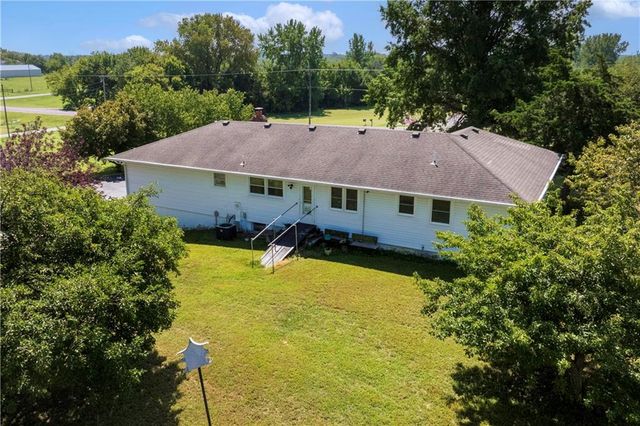 16670 Leavenworth Road, Basehor, KS 66007