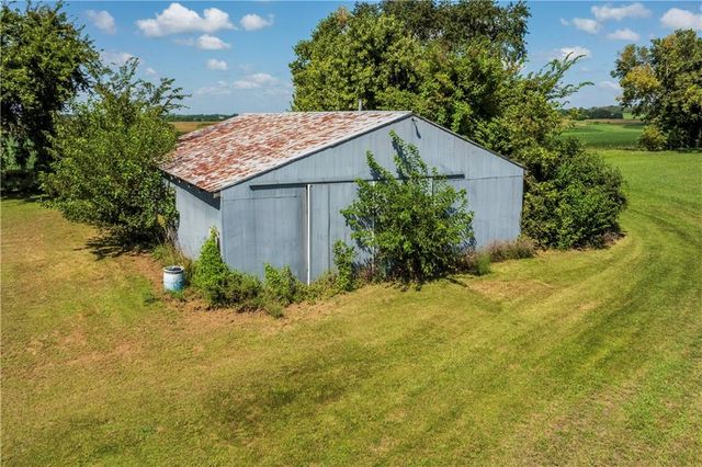 16670 Leavenworth Road, Basehor, KS 66007
