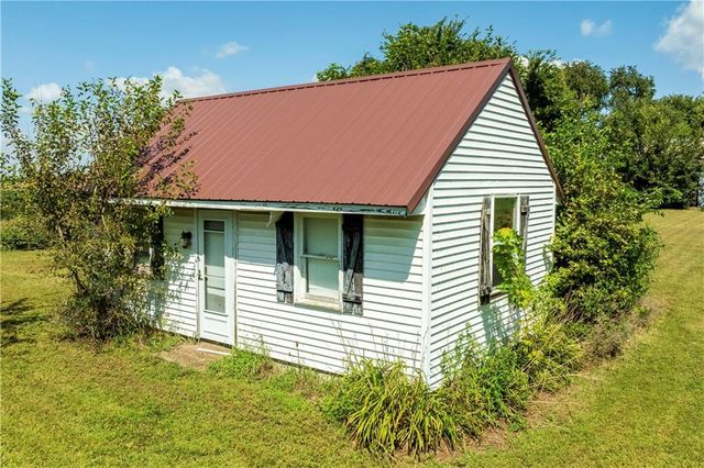 16670 Leavenworth Road, Basehor, KS 66007