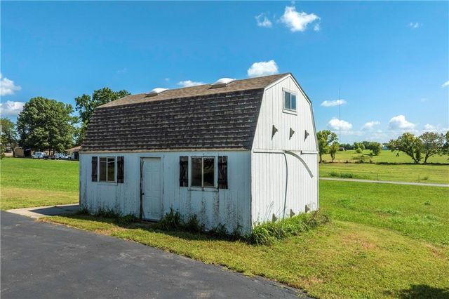 16670 Leavenworth Road, Basehor, KS 66007