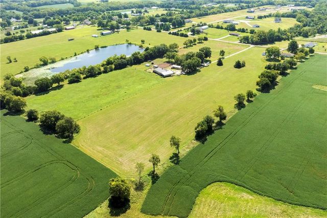 16670 Leavenworth Road, Basehor, KS 66007