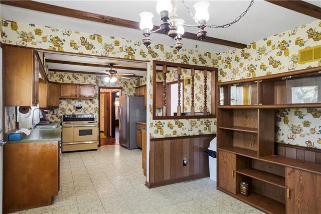 16670 Leavenworth Road, Basehor, KS 66007
