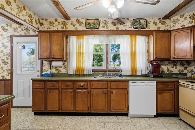 16670 Leavenworth Road, Basehor, KS 66007