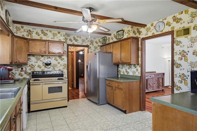 16670 Leavenworth Road, Basehor, KS 66007