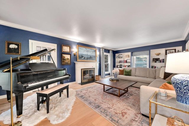 8128 W Wisconsin AVENUE, Wauwatosa, WI 53213