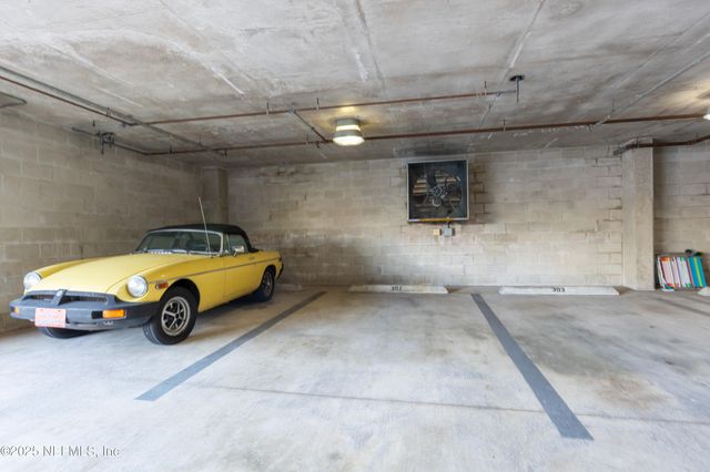 1809 1 ST Street N, 302, Jacksonville Beach, FL 32250