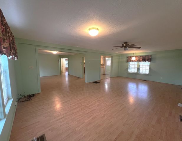 1201 E Main Street, Mountain View, AR 72560