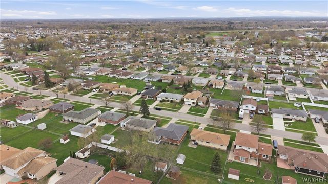 70 McKenzie Court, Cheektowaga, NY 14227