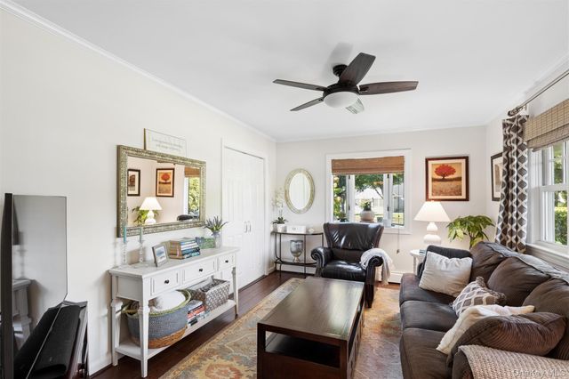 6 6th Place, Garden City, NY 11530