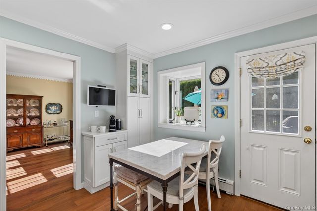 6 6th Place, Garden City, NY 11530