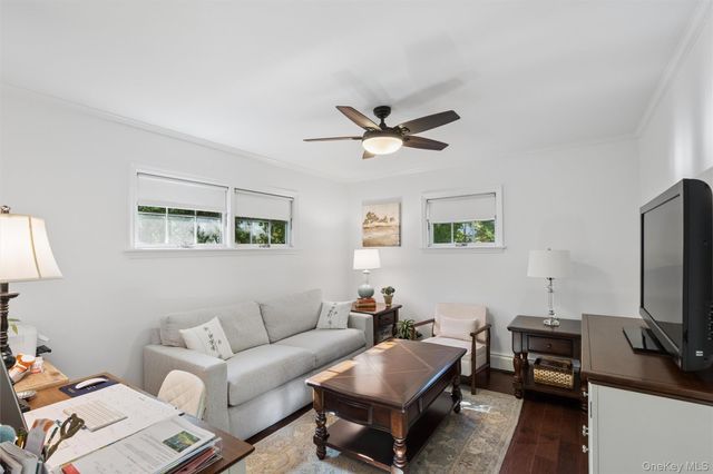 6 6th Place, Garden City, NY 11530