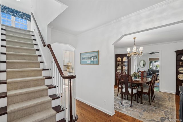 6 6th Place, Garden City, NY 11530