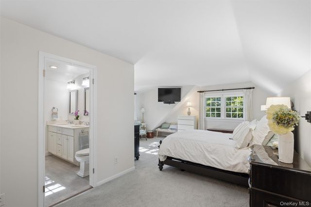 6 6th Place, Garden City, NY 11530