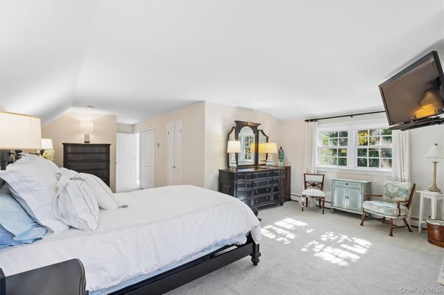 6 6th Place, Garden City, NY 11530