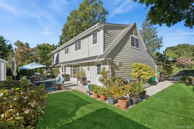 6 6th Place, Garden City, NY 11530