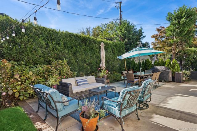 6 6th Place, Garden City, NY 11530