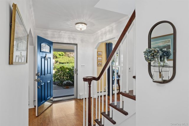 6 6th Place, Garden City, NY 11530