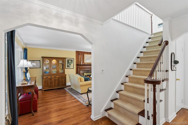6 6th Place, Garden City, NY 11530