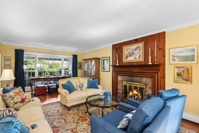 6 6th Place, Garden City, NY 11530