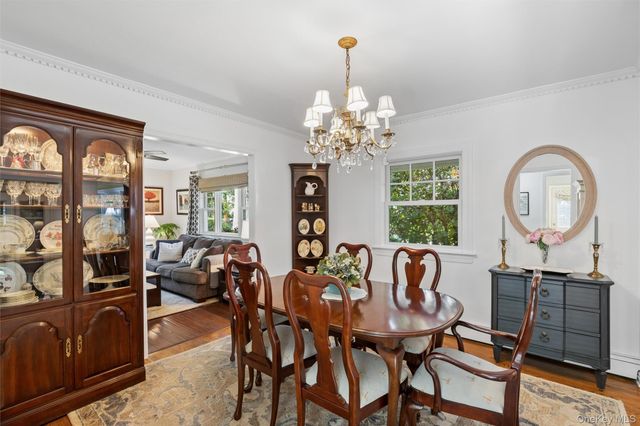 6 6th Place, Garden City, NY 11530
