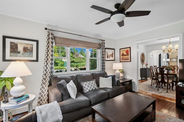 6 6th Place, Garden City, NY 11530