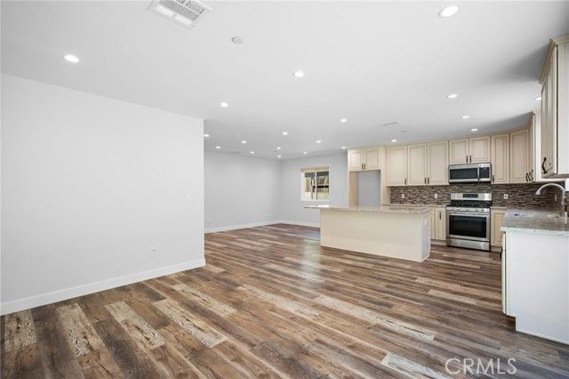 8600 Bluffdale Drive, Sun Valley (los Angeles), CA 91352