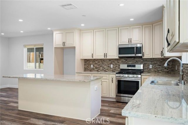 8600 Bluffdale Drive, Sun Valley (los Angeles), CA 91352