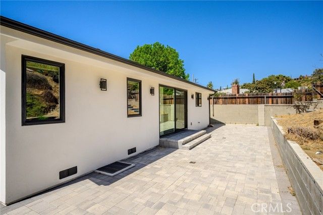 8600 Bluffdale Drive, Sun Valley (los Angeles), CA 91352