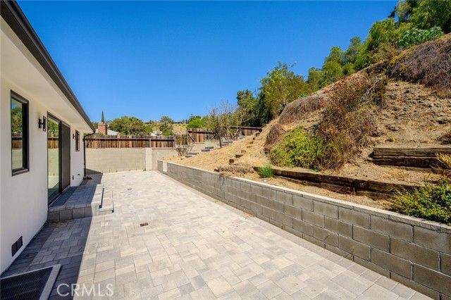 8600 Bluffdale Drive, Sun Valley (los Angeles), CA 91352