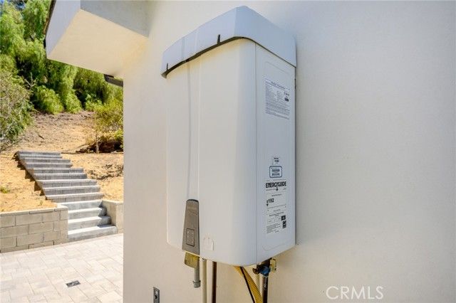 8600 Bluffdale Drive, Sun Valley (los Angeles), CA 91352