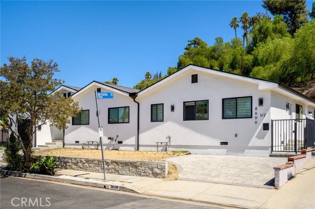 8600 Bluffdale Drive, Sun Valley (los Angeles), CA 91352