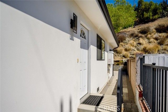 8600 Bluffdale Drive, Sun Valley (los Angeles), CA 91352