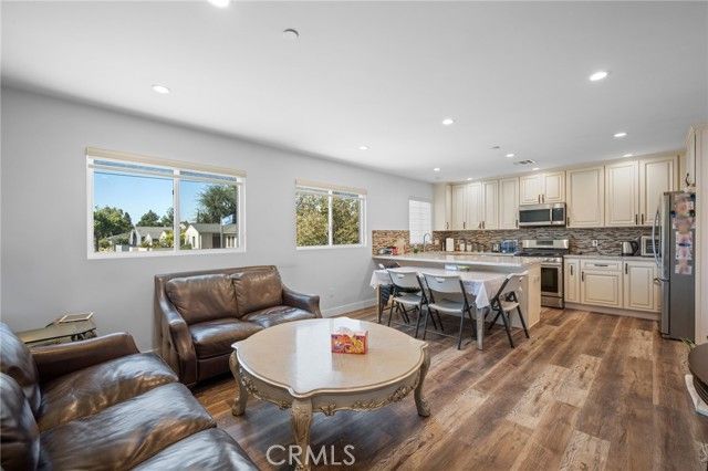 8600 Bluffdale Drive, Sun Valley (los Angeles), CA 91352