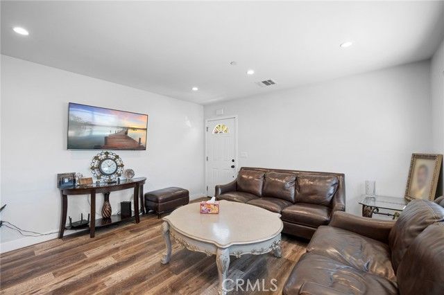 8600 Bluffdale Drive, Sun Valley (los Angeles), CA 91352