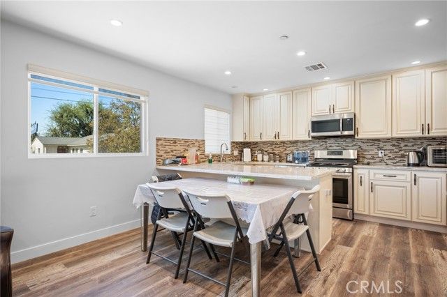 8600 Bluffdale Drive, Sun Valley (los Angeles), CA 91352