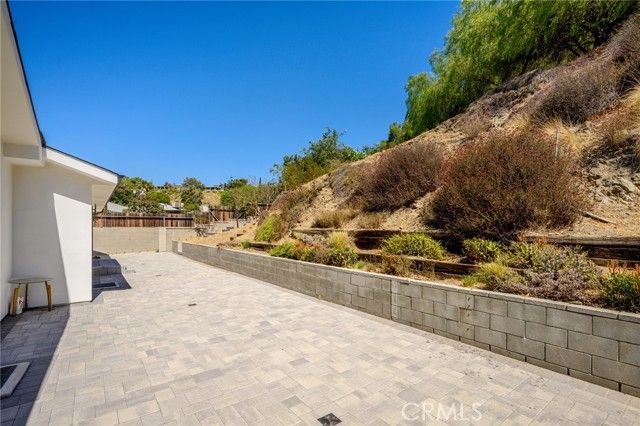 8600 Bluffdale Drive, Sun Valley (los Angeles), CA 91352