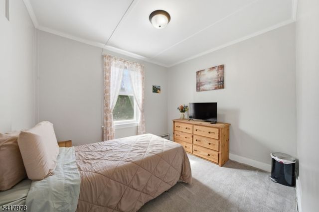 9 Vreeland Ave, East Rutherford Boro, NJ 07073