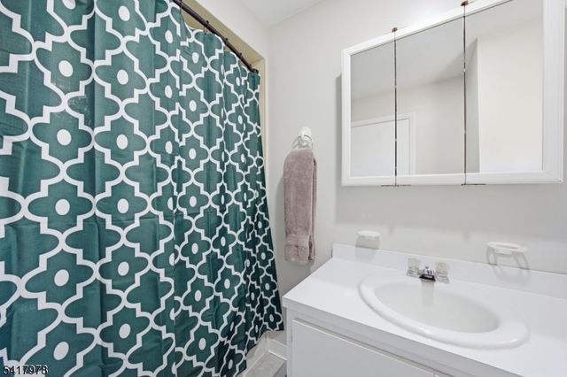 9 Vreeland Ave, East Rutherford Boro, NJ 07073