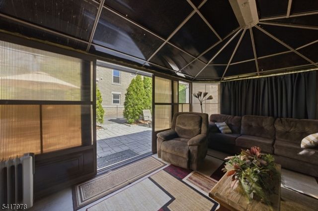 9 Vreeland Ave, East Rutherford Boro, NJ 07073