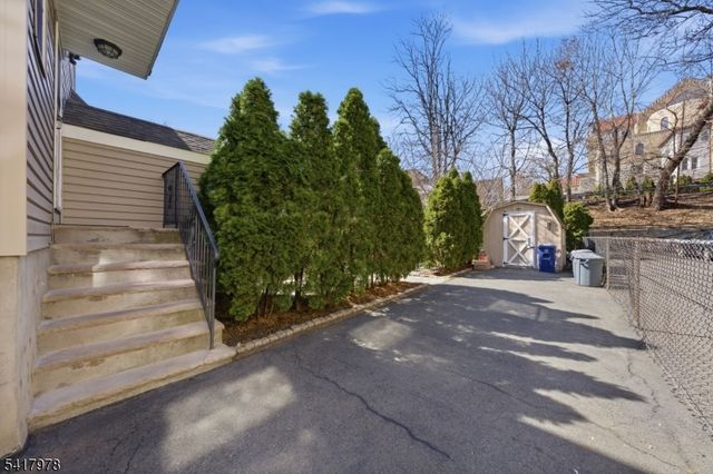 9 Vreeland Ave, East Rutherford Boro, NJ 07073